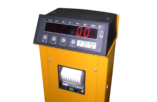 <p>Detalle del terminal de pesaje de un transpalet pesador. Incorpora impresora</p>
