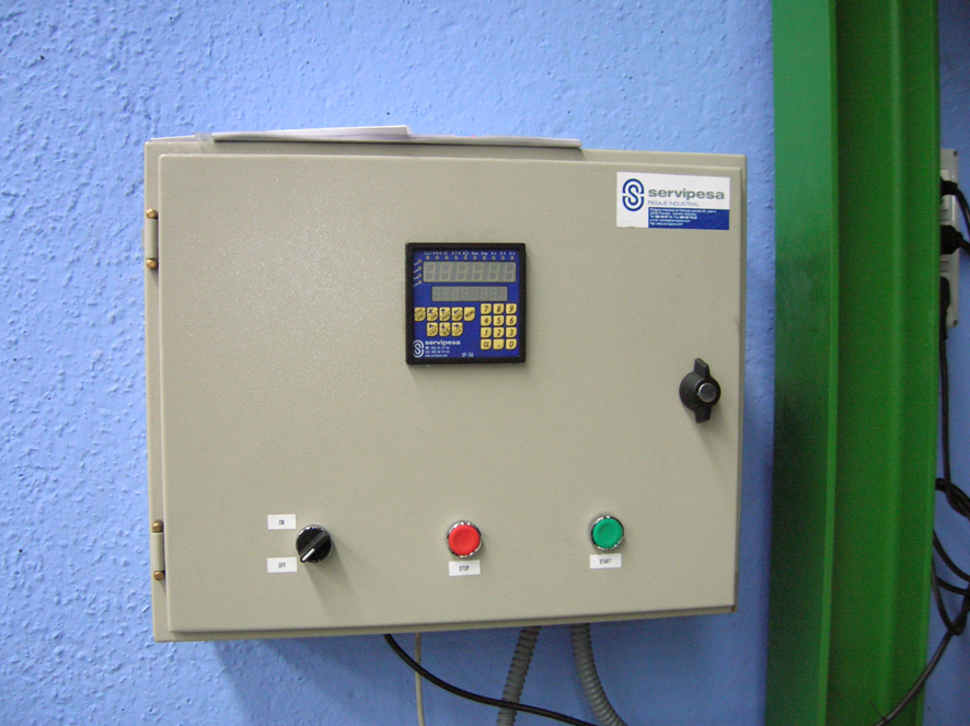 <p>Armario de control para sistema de dosificaci&oacute;n por peso</p>
